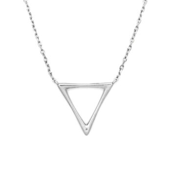 Collar de plata con forma geometrica de triangulo