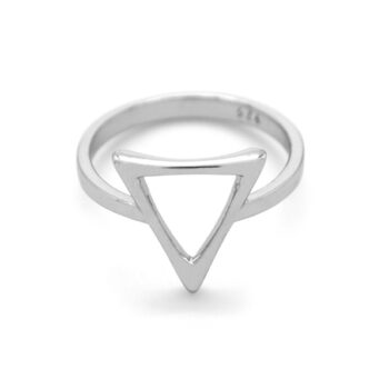 Anillo de plata con forma geometrica de triangulo invertido calado