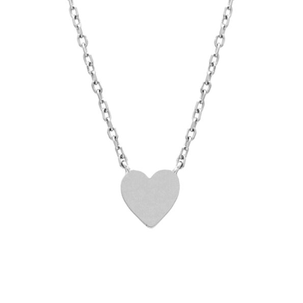 Collar de plata con un pequeño colgante con forma de corazon